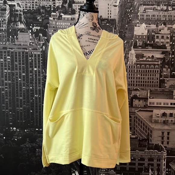 MELLODAY Tops - Lightweight V Neck Hoodie w. Front Pockets